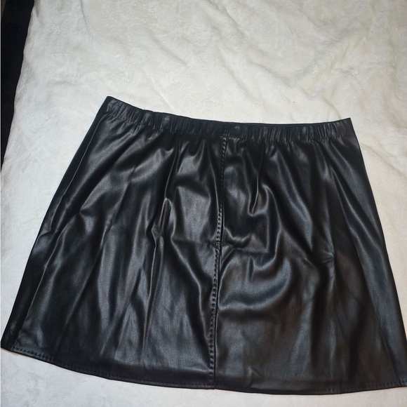 Max Studio Women's Faux Leather Wrap Black Mini Plus Size Skirt 2X NWT - Picture 3 of 6
